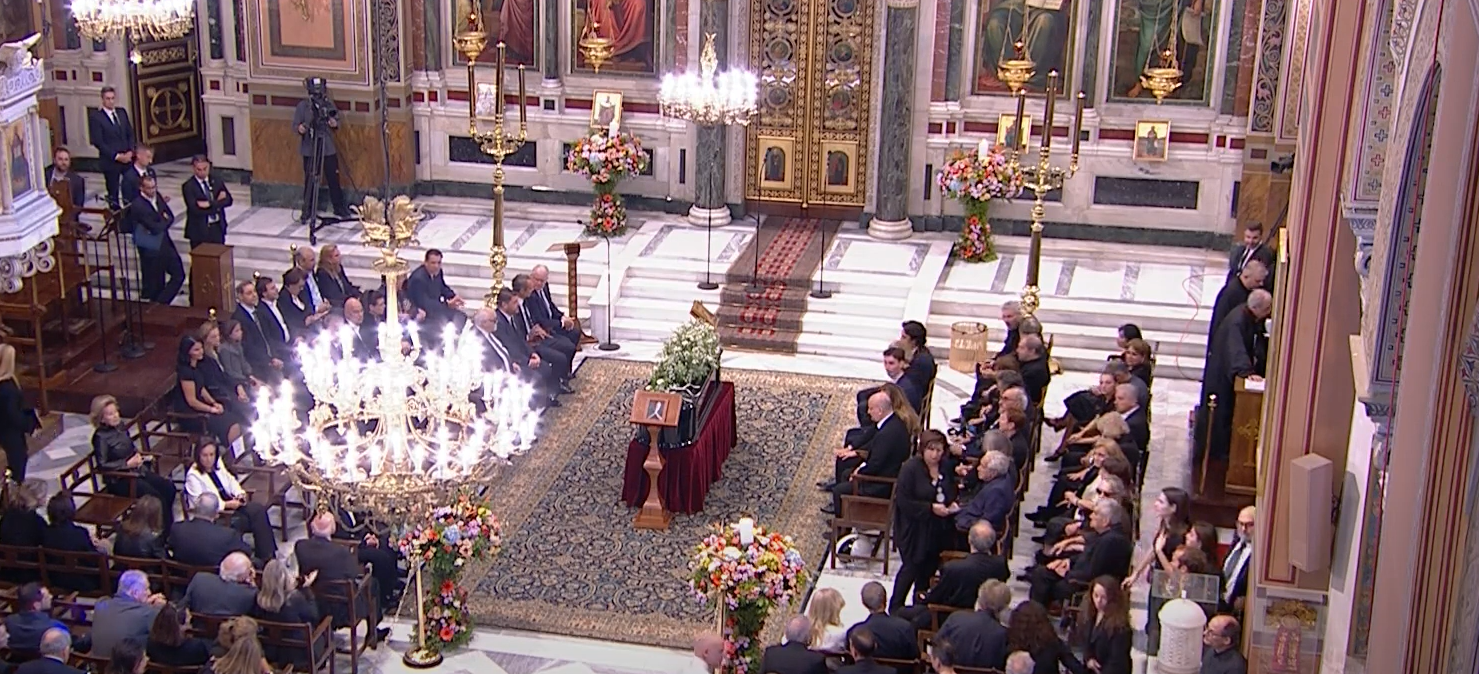 LIVE ΒΙΝΤΕΟ: Πολιτικοί, καλλιτέχνες και πλήθος κόσμου στο τελευταίο αντίο για τον «Νιόνιο»