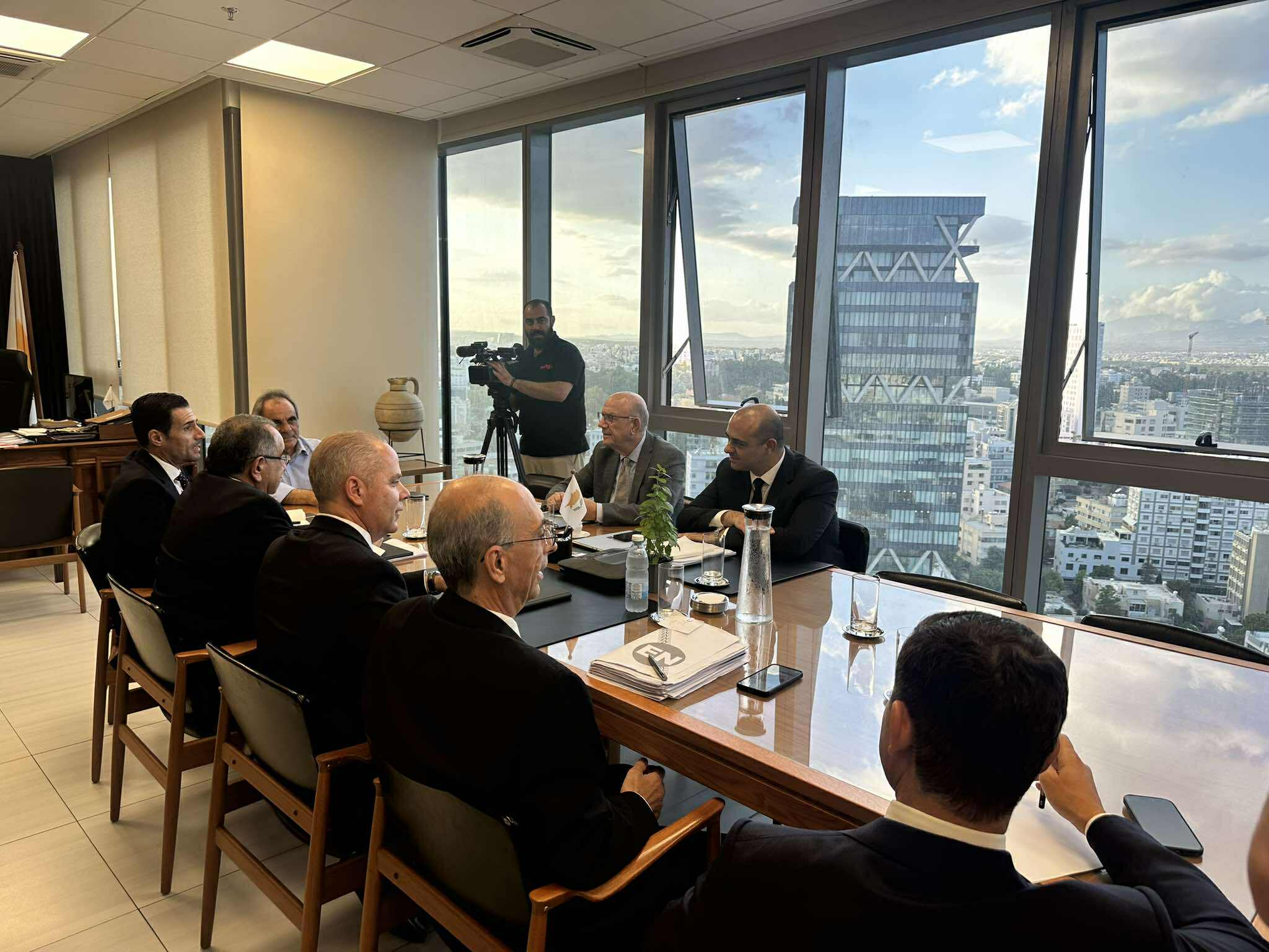 «Όσο κοντά, άλλο τόσο μακριά»: Νέος γύρος συναντήσεων για την ΑΤΑ