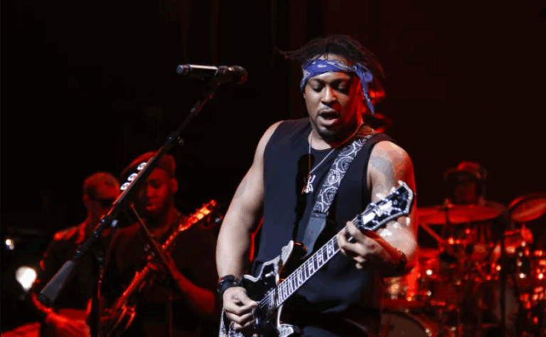 Έχασε τη μάχη με τον καρκίνο ο θρύλος της soul μουσικής D’ Angelo