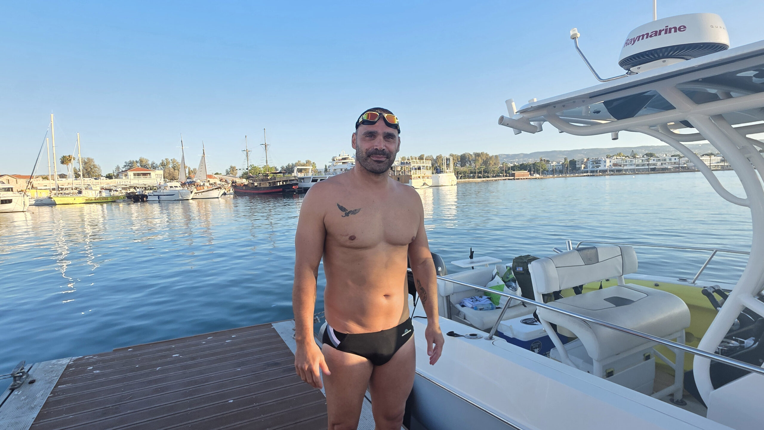 Κολυμπώντας από την Πάφο στην Αγία Νάπα: Άρχισε ο αγώνας του Έλληνα παραολυμπιονίκη Χαράλαμπου Ταϊγανίδη Κολυμπώντας από την Πάφο στην Αγία Νάπα: Άρχισε ο αγώνας του Έλληνα παραολυμπιονίκη Χαράλαμπου Ταϊγανίδη