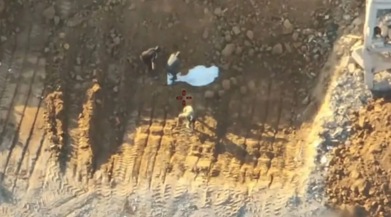 Το βίντεο του IDF που δείχνει τη Χαμάς να… σκηνοθετεί την εύρεση σορού Ισραηλινού ομήρου