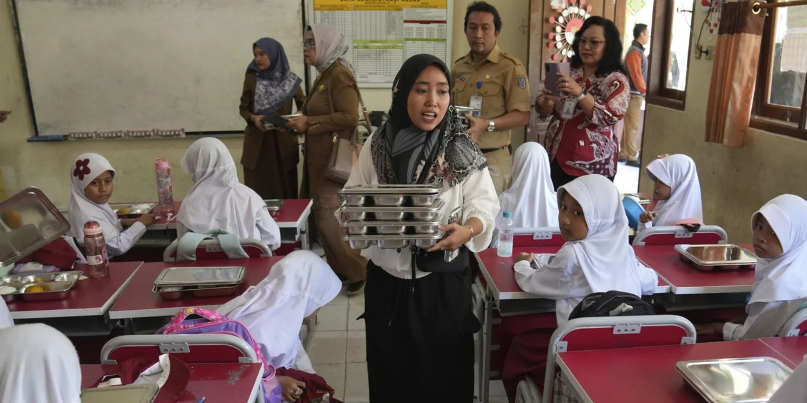 Ινδονησία: Πάνω από 9.000 παιδιά με τροφική δηλητηρίαση από σχολικά γεύματα το 2025