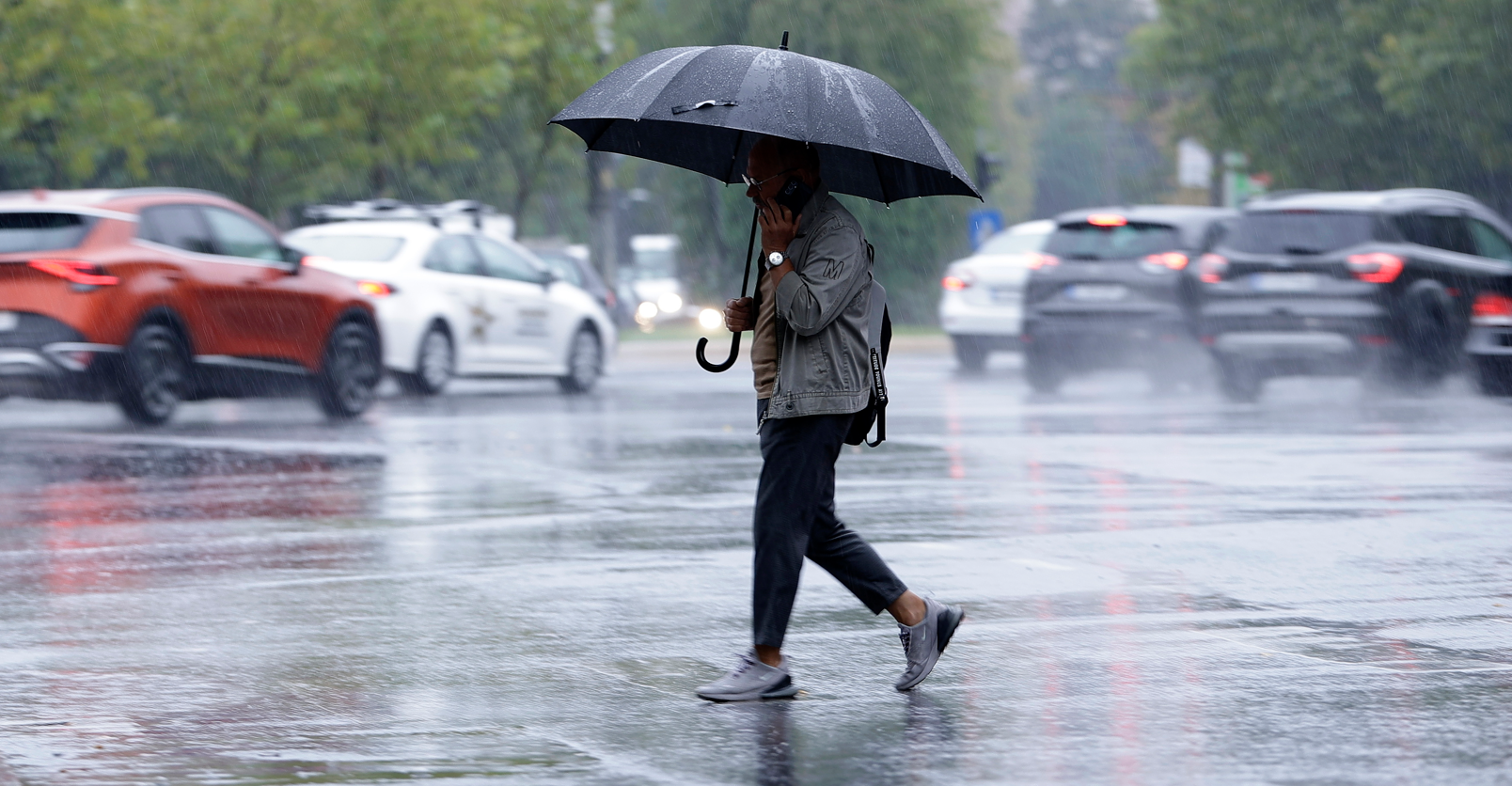 Σε κόκκινο συναγερμό η Ρουμανία λόγω έντονων βροχοπτώσεων, κλειστά εκατοντάδες σχολεία