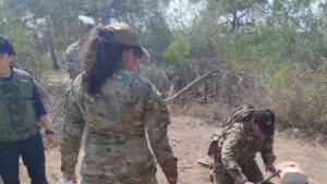 «Δεν είμαστε ευχαριστημένοι»: Μόνο δύο γυναίκες βάζουν το χακί και πάνε στην ΕΦ