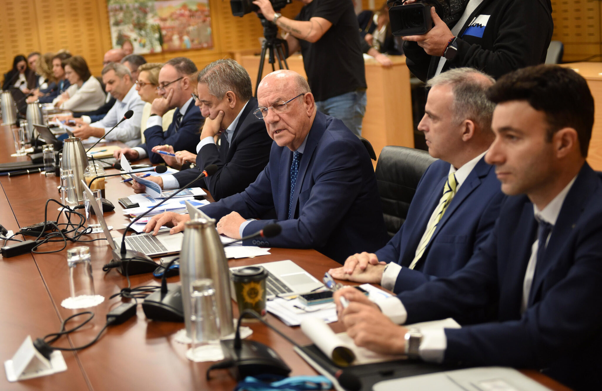 Η δεύτερη «ανάγνωση» του προϋπολογισμού: Πού στοχεύει και οι προβλέψεις για την οικονομία