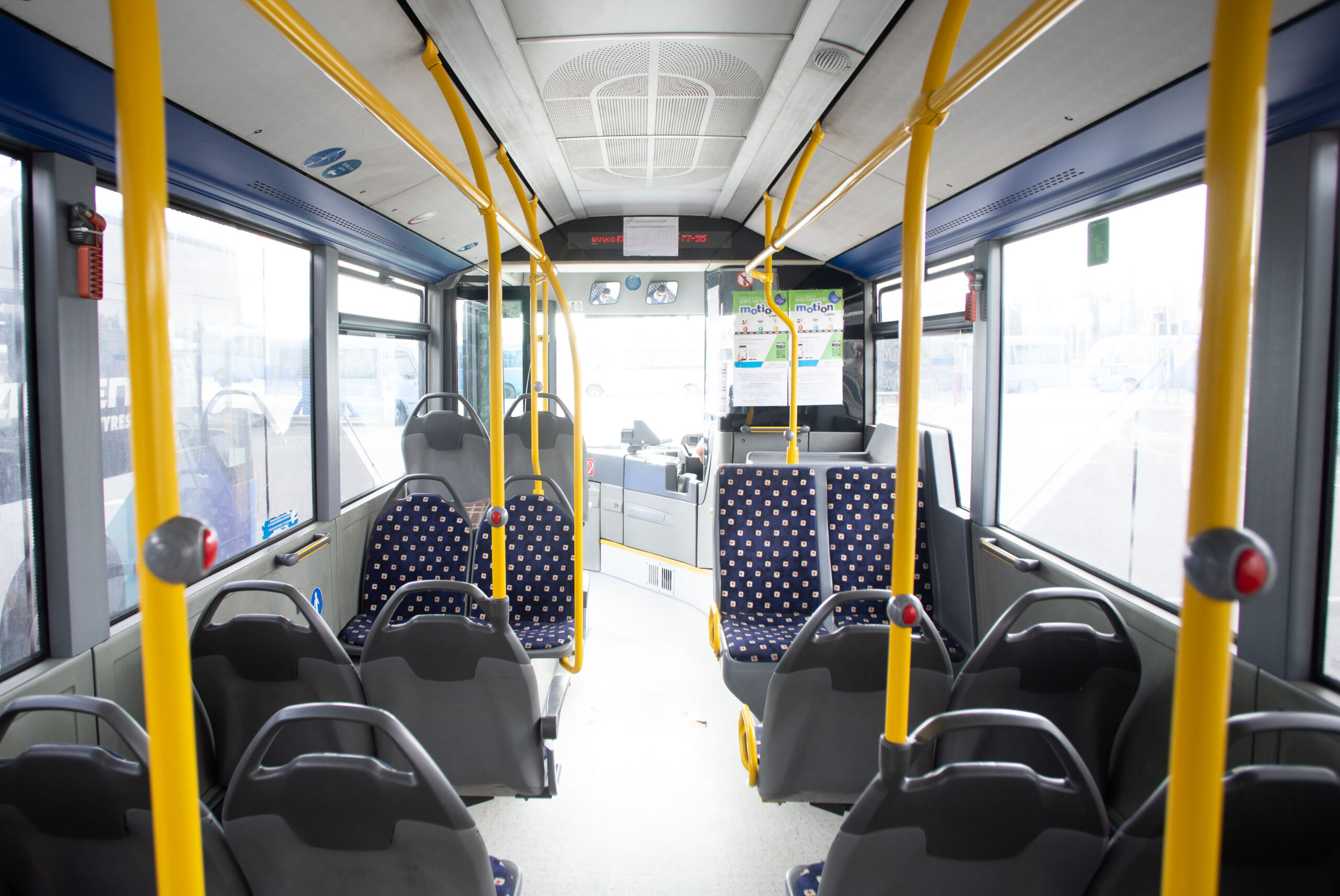 Έστειλαν τέσσερα ακατάλληλα λεωφορεία για να πάρουν μαθητές σε εκδρομή, παρενέβη Αστυνομία και ΤΟΜ