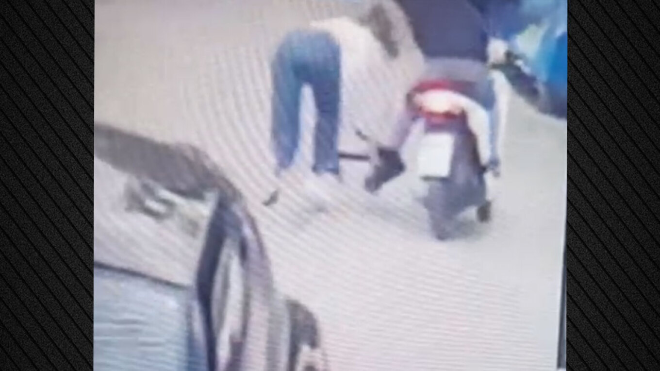 ΒΙΝΤΕΟ: Η στιγμή που 41χρονος αρπάζει τσάντα γυναίκας που περπατούσε στην Αττική