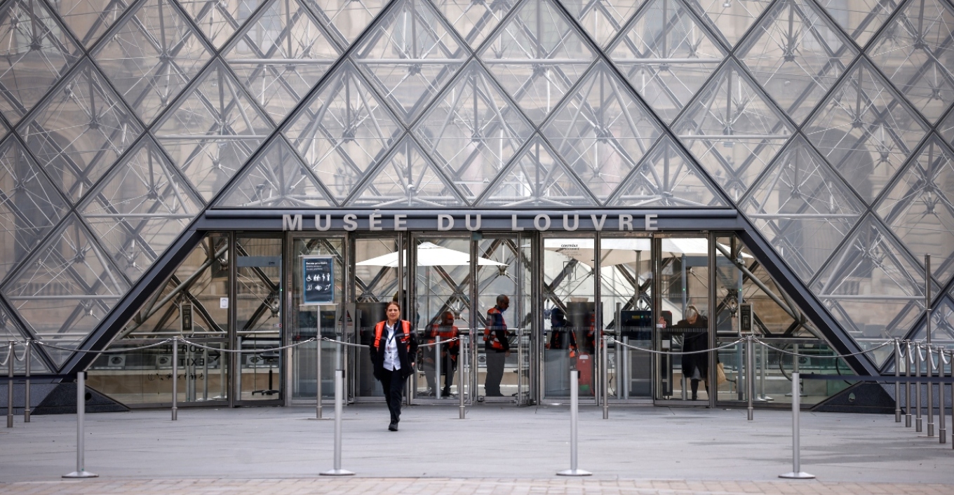 Το DNA που αποκάλυψε τους δράστες της ληστείας στο μουσείο του Λούβρου