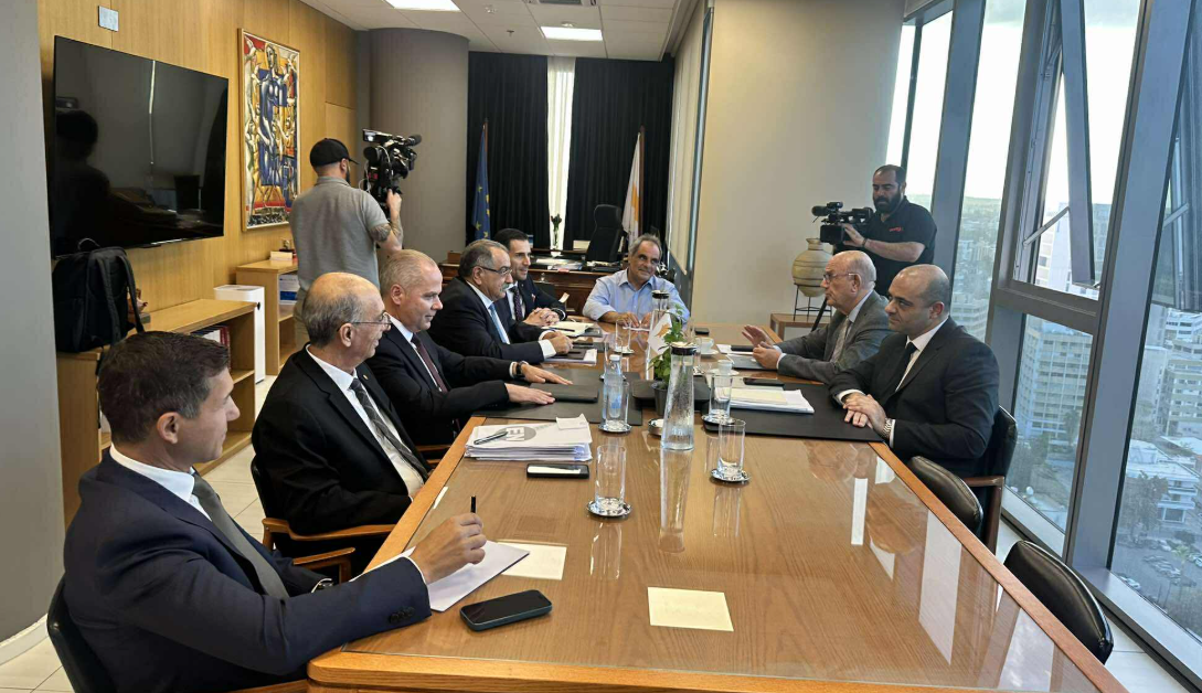 «Έχουμε δρόμο»: Χωρίς συγκεκριμένη κατάληξη η συνάντηση ΟΕΒ – ΚΕΒΕ με υπουργούς για ΑΤΑ