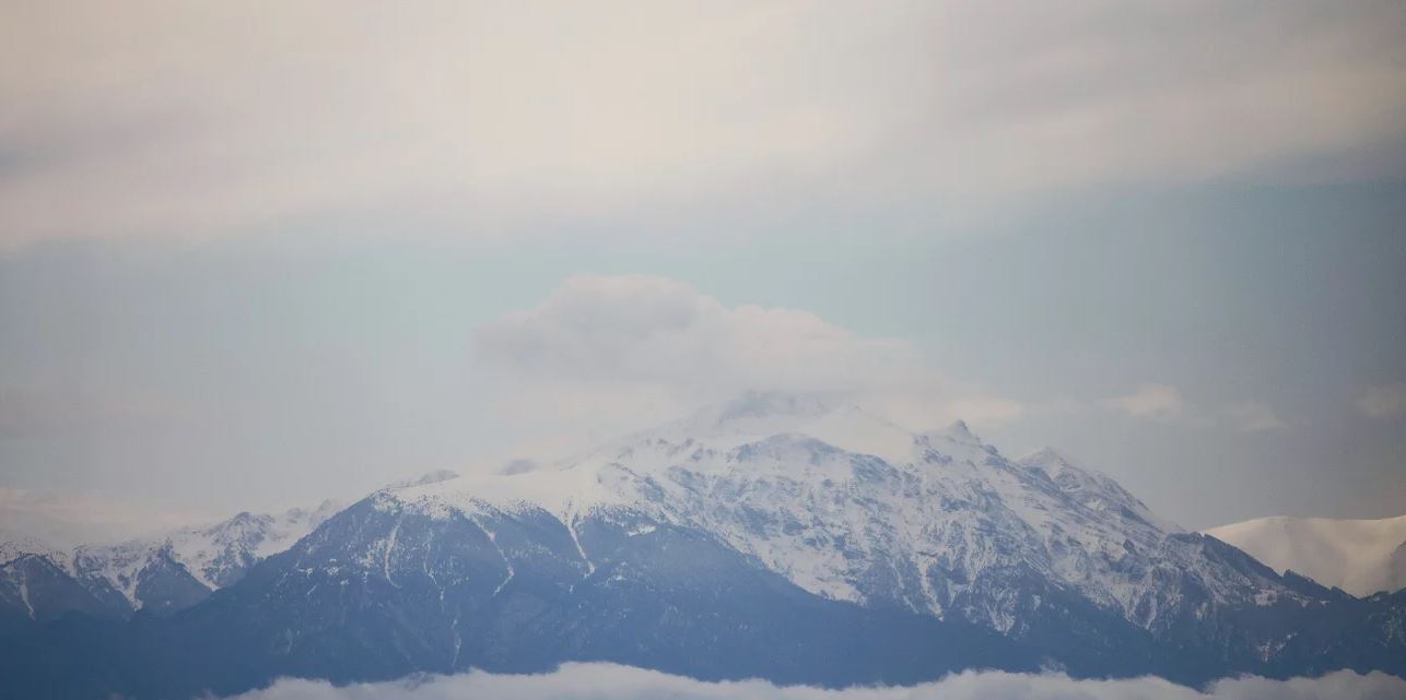 ΒΙΝΤΕΟ: Έπεσαν τα πρώτα χιόνια στον Όλυμπο, υπό το μηδέν η θερμοκρασία