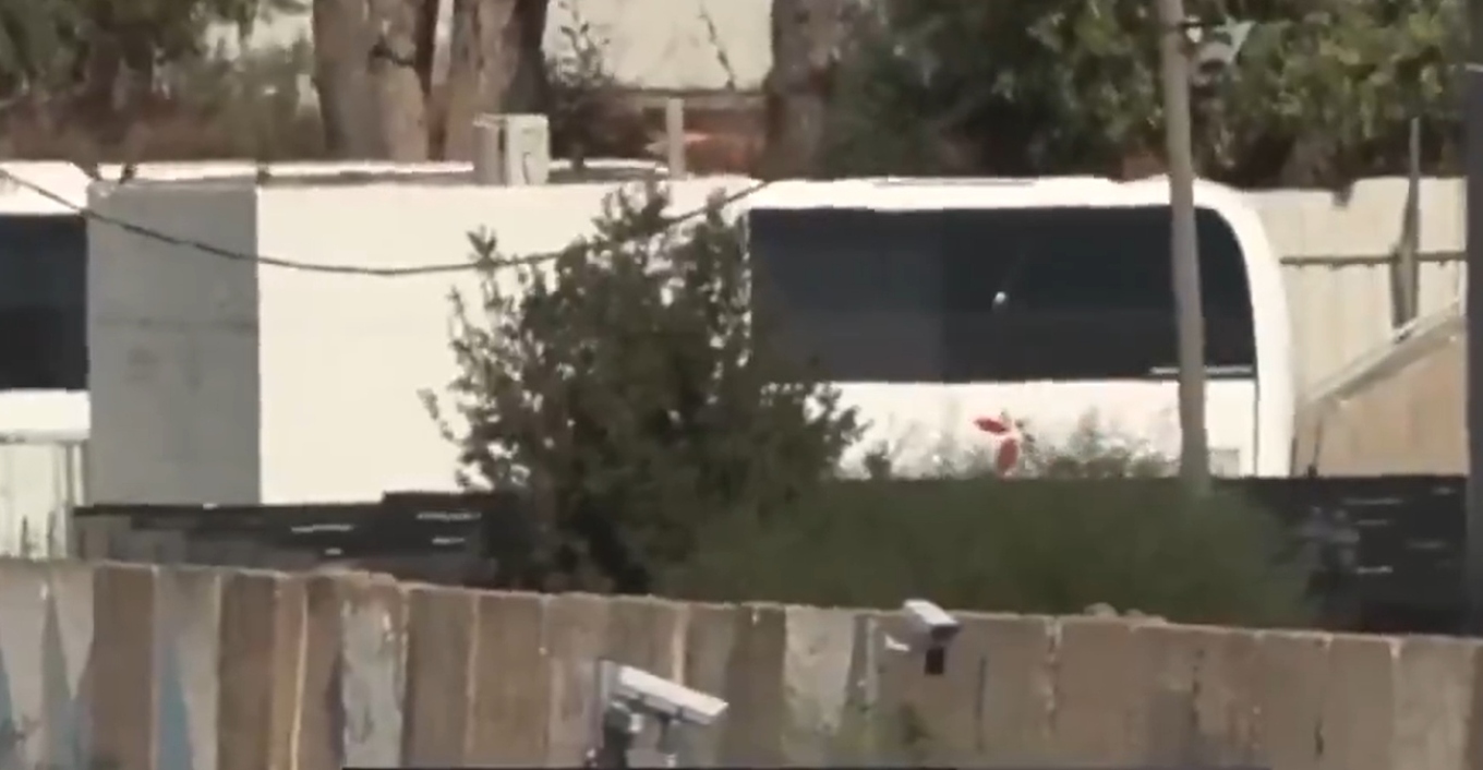 Ισραήλ: Αποχωρούν από τις φυλακές Όφερ Παλαιστίνιοι κρατούμενοι που απελευθερώνονται