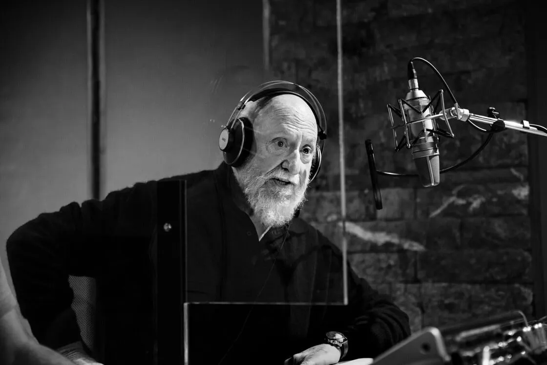 Στα βήματα του «Νιόνιου»: Η ζωή και το τεράστιο έργο του Διονύση Σαββόπουλου