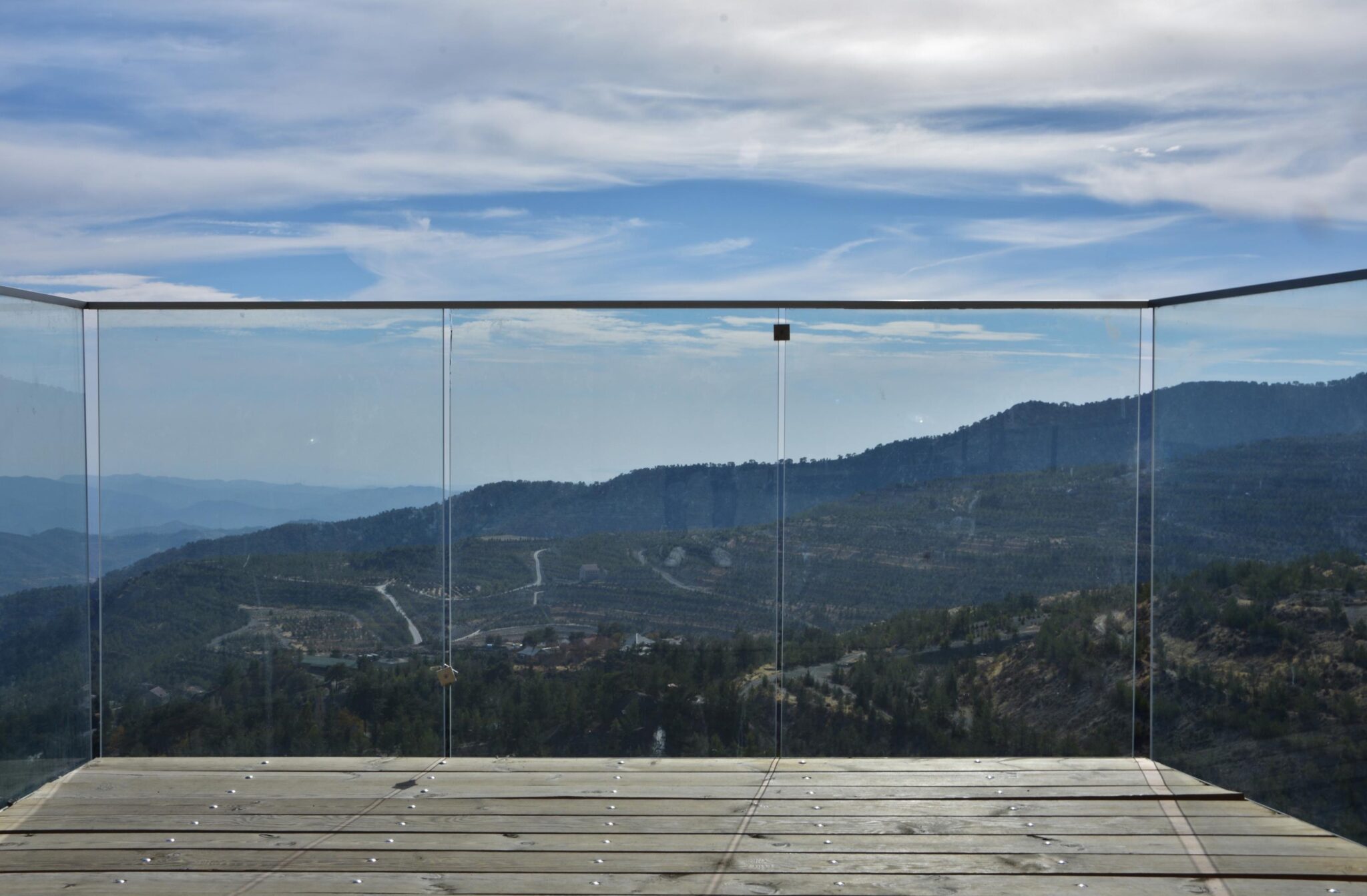 ΦΩΤΟ: Αυτό το σημείο θέας κρίνεται επικίνδυνο και κλείνει μέχρι να επισκευαστεί