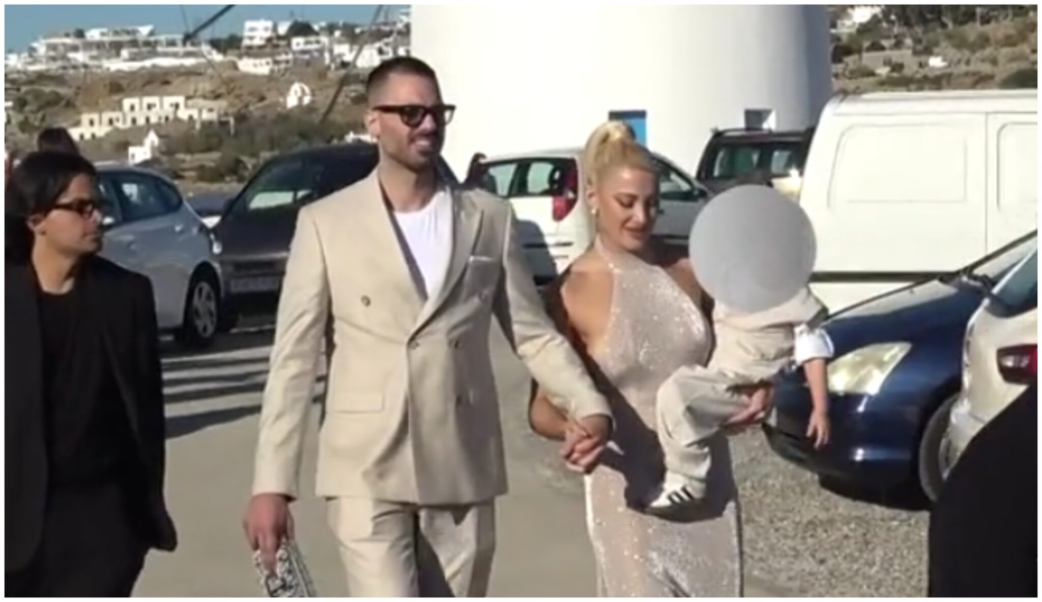 Ιωάννα Τούνη: Χέρι – χέρι στη Μύκονο με τον σύντροφο και τον γιο της (ΒΙΝΤΕΟ)