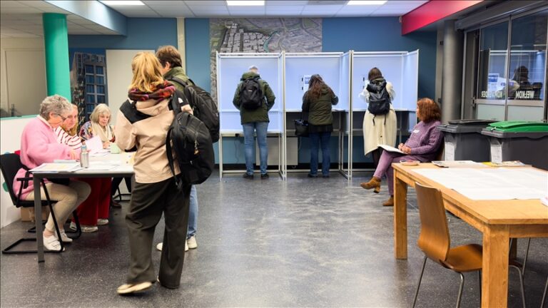 Οι Ολλανδοί στις κάλπες για τις βουλευτικές εκλογές