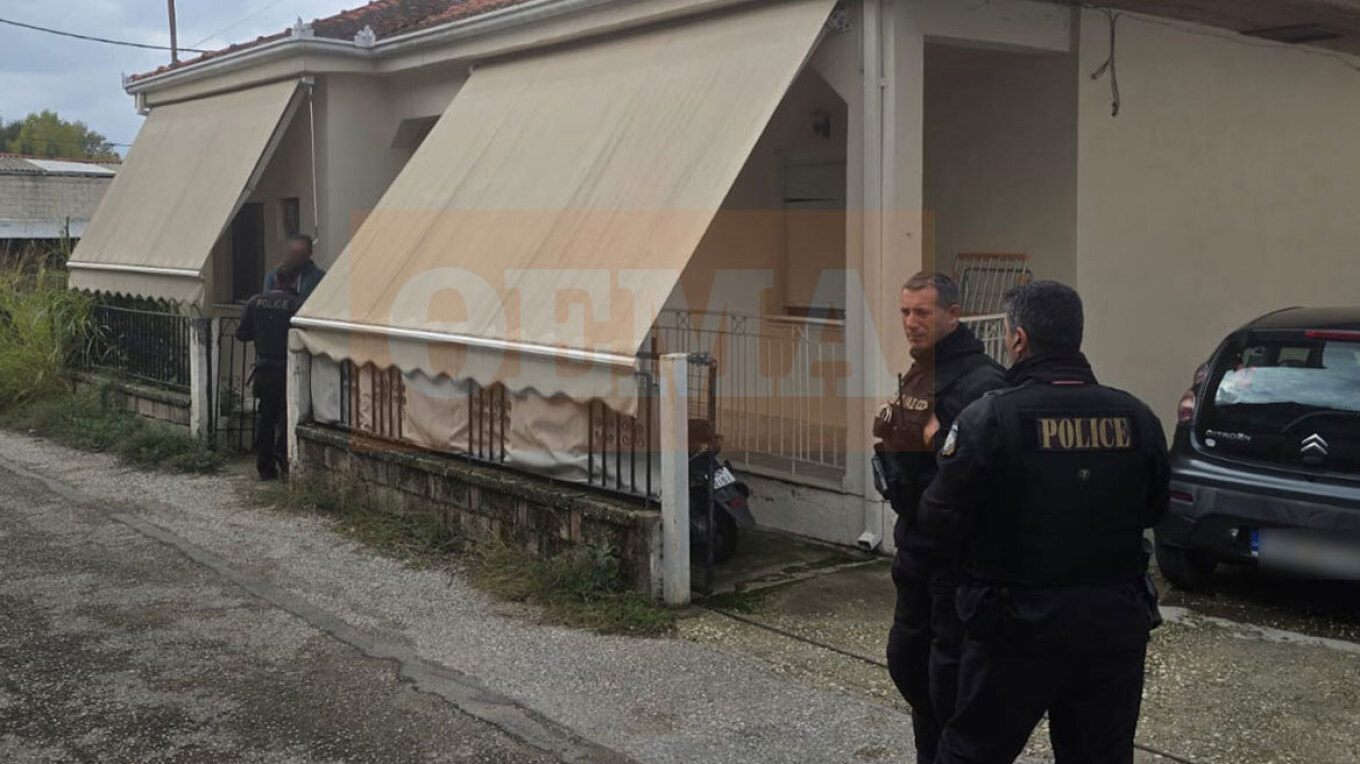 Έβλεπαν μαζί τηλεόραση, πήρε την πετσέτα από το μπάνιο κι έπνιξε τη μητέρα του ο 18χρονος