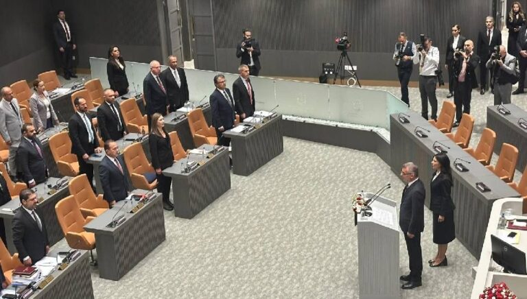 ΦΩΤΟ: Ανοίγει το νέο «προεδρικό» για όλους ο Ερχιουρμάν μετά την «ορκωμοσία» του