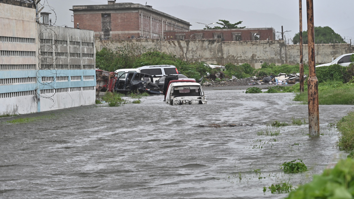 ΒΙΝΤΕΟ: Στο έλεος του τυφώνα «Μελίσα» η Τζαμάικα με πλημμύρες, νεκρούς και ζημιές