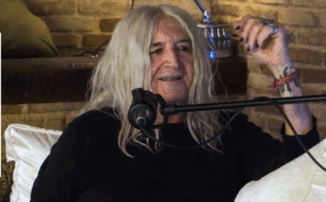 Νίκος Καρβέλας: “Δεν έδωσα σε τρία μαθήματα Πανελληνίων γιατί… συνουσιαζόμουν με τη Λητώ”