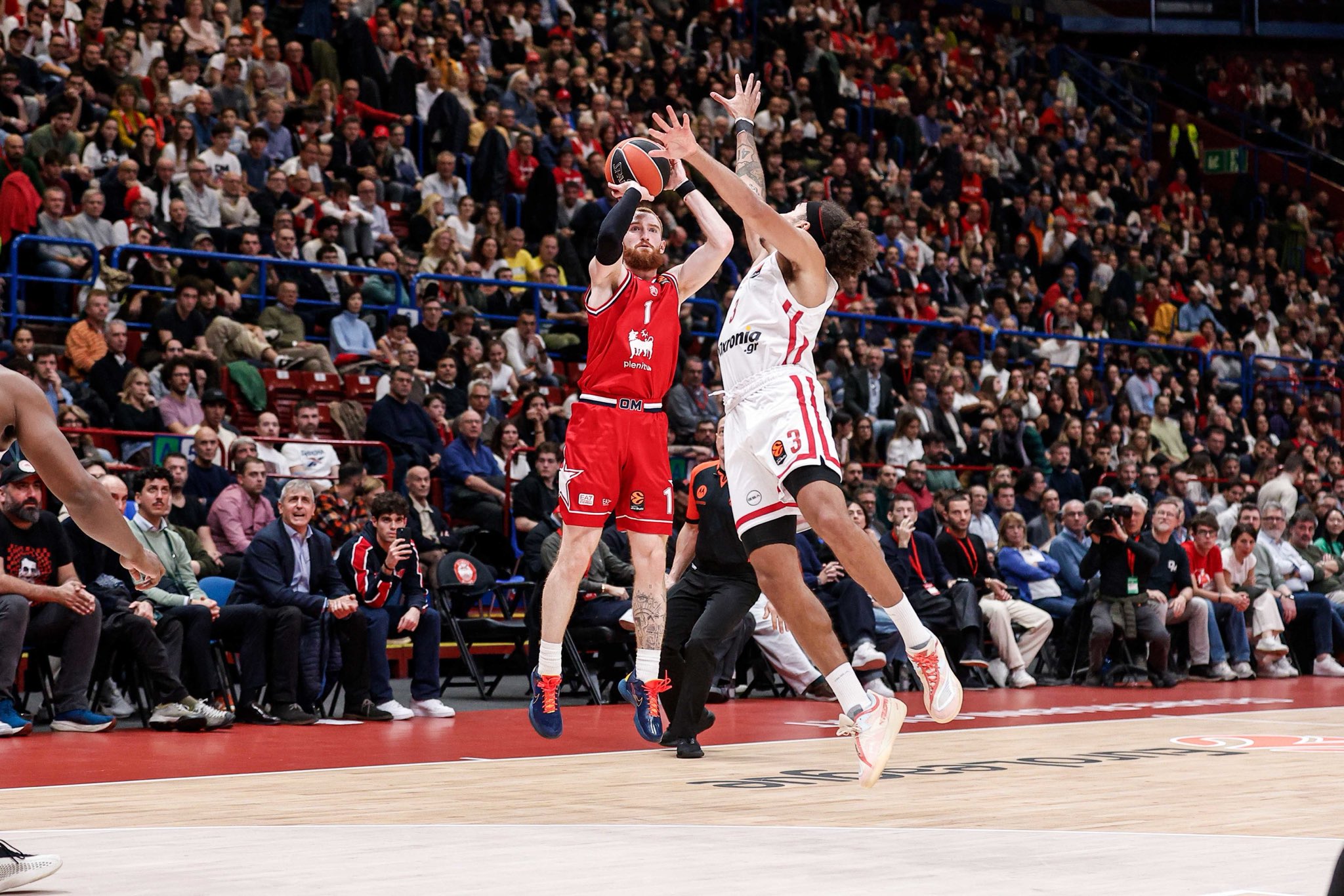 Άργησε να εμφανιστεί στο Μιλάνο και πληγώθηκε από την Αρμάνι ο Ολυμπιακός