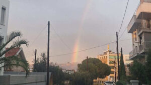 ΦΩΤΟ: Ουράνιο τόξο πάνω από τη Λευκωσία μετά τους σεισμούς και τις καταρρακτώδεις βροχές