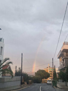 ΦΩΤΟ: Ουράνιο τόξο πάνω από τη Λευκωσία μετά τους σεισμούς και τις καταρρακτώδεις βροχές
