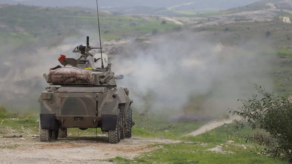 Έρευνα για την ανατροπή άρματος μάχης και τραυματισμό δύο ατόμων διέταξε το Υπουργείο Άμυνας