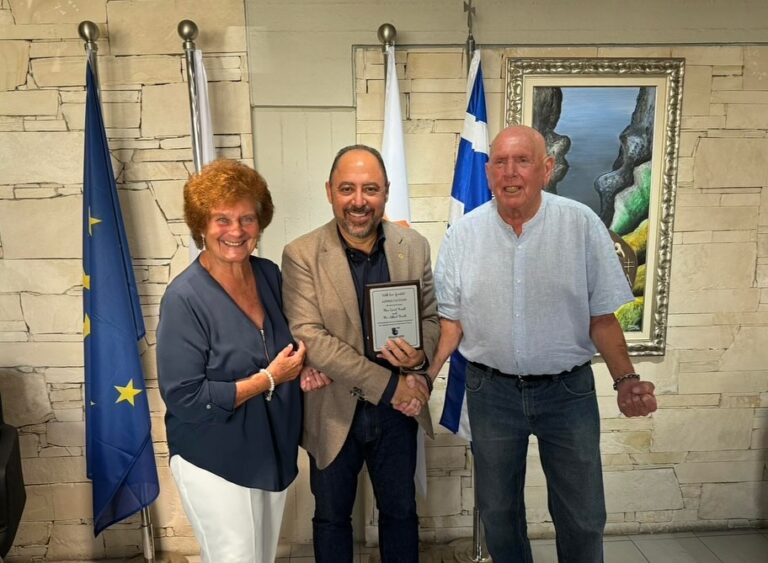 ΦΩΤΟ: Ο Άλμπερτ κι η Κάρολ επισκέπτονται τον Πρωταρά εδώ και 43 χρόνια