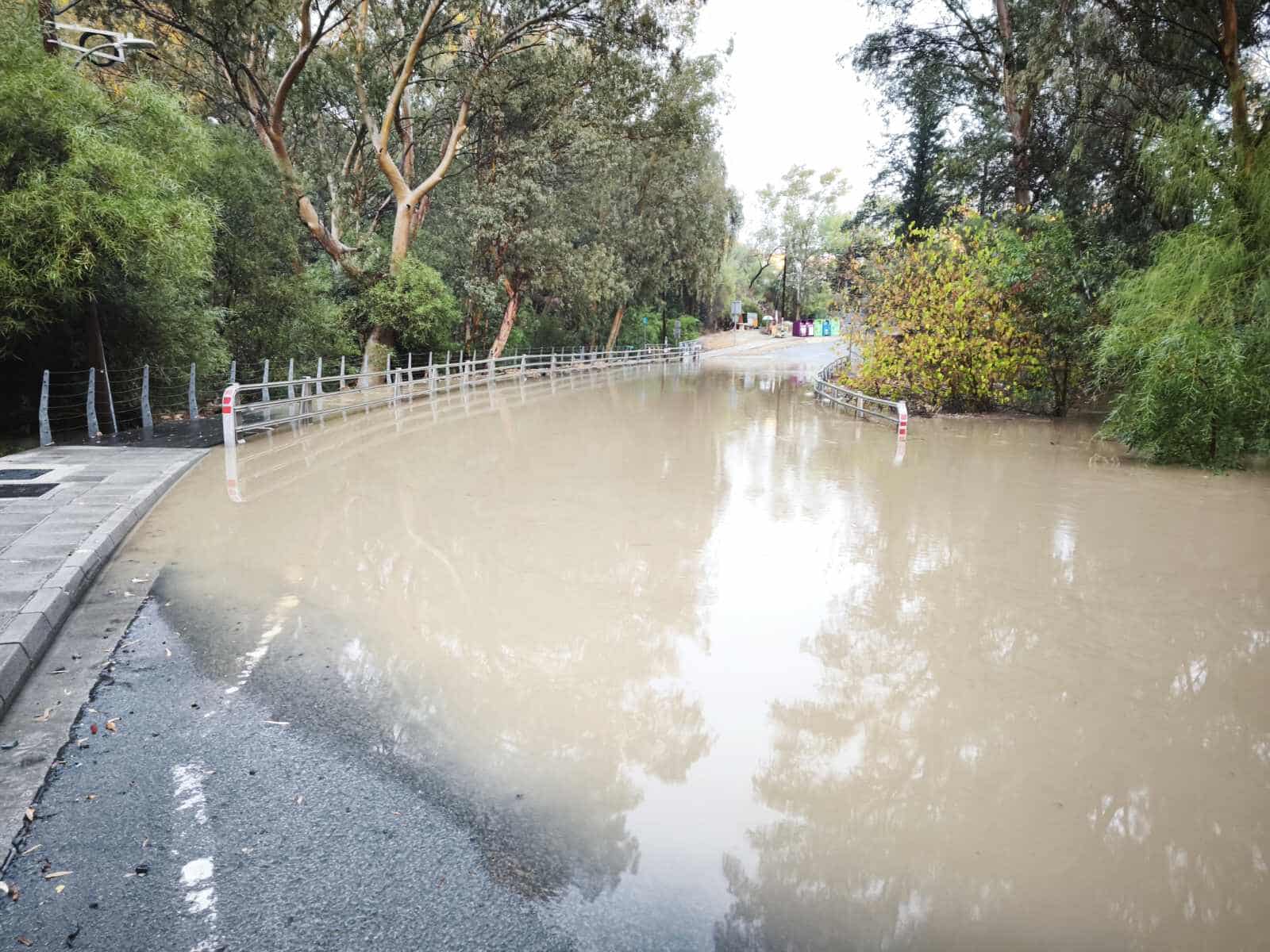 Άνοιξαν οι κρουνοί του ουρανού και έβρεξε προβλήματα