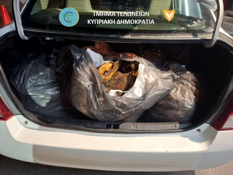ΦΩΤΟ: Τ/κ έφερε από κατεχόμενα 200 κιλά κόκκαλα και δέρματα ζώων
