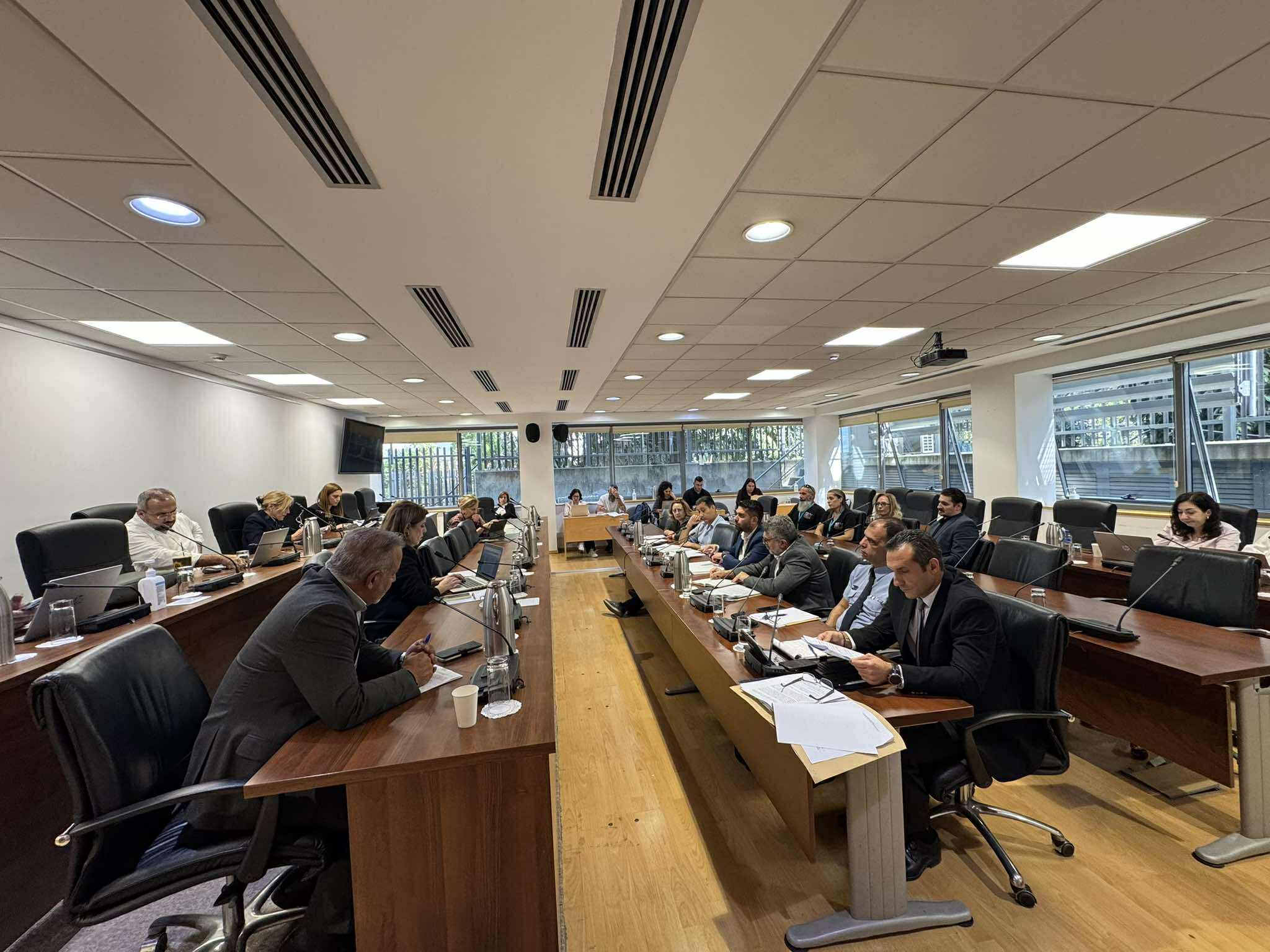 «Εάν με τους πεθαμένους δεν μπορούν να μιλήσουν, να έρτουν να με δουν εμένα…»