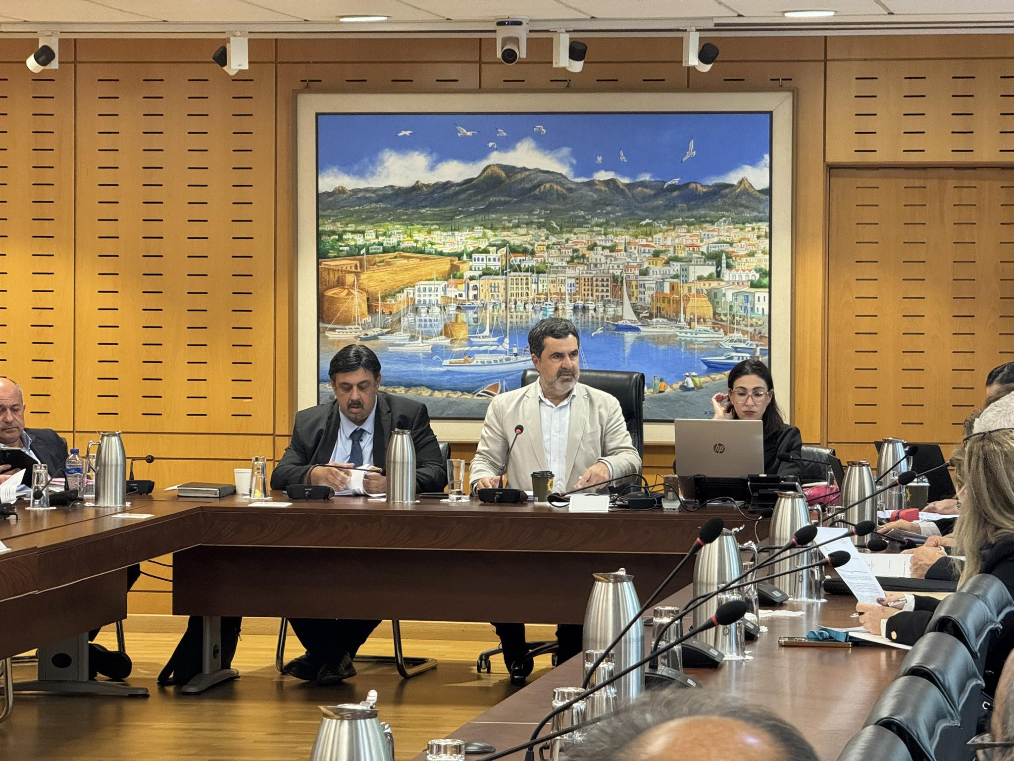 Σχέδιο Αξιολόγησης εκπαιδευτικών: Ρόλο διαμεσολαβητή αναλαμβάνει η Βουλή και προχωρά με κατ’ άρθρο συζήτηση