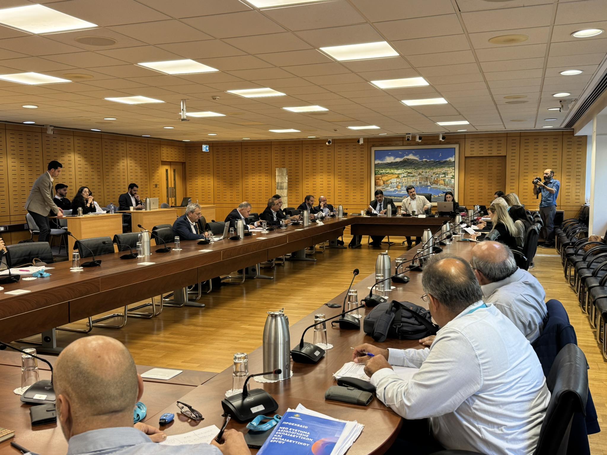 Σχέδιο Αξιολόγησης: Άτυπο διάλογο με τα μέρη ξεκινά η Βουλή, άγνωστο τι θα πράξουν οι εκπαιδευτικοί