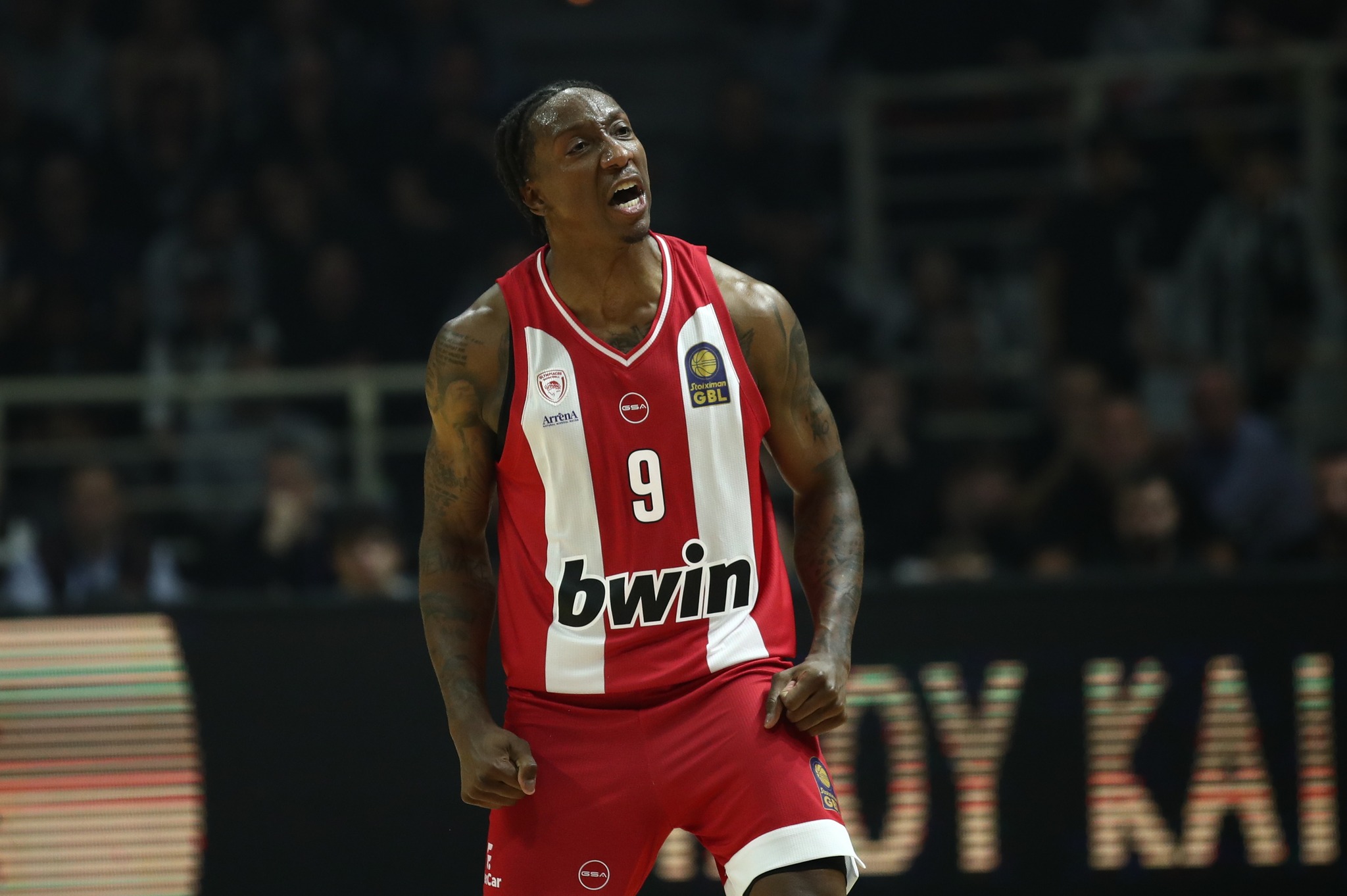 Με σούπερ Λι πέρασε από το Παλατάκι και διεύρυνε το αήττητο ο Ολυμπιακός