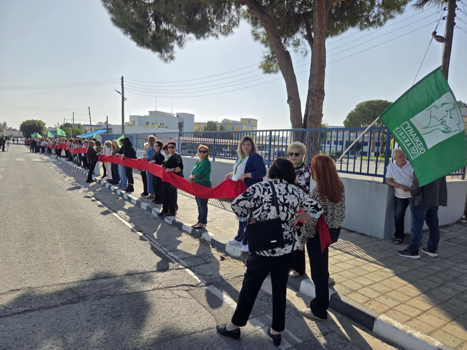 Βία κατά γυναικών: Σεξισμός, αδιαφορία ακόμη και προτροπή επιστροφής στους θύτες τους