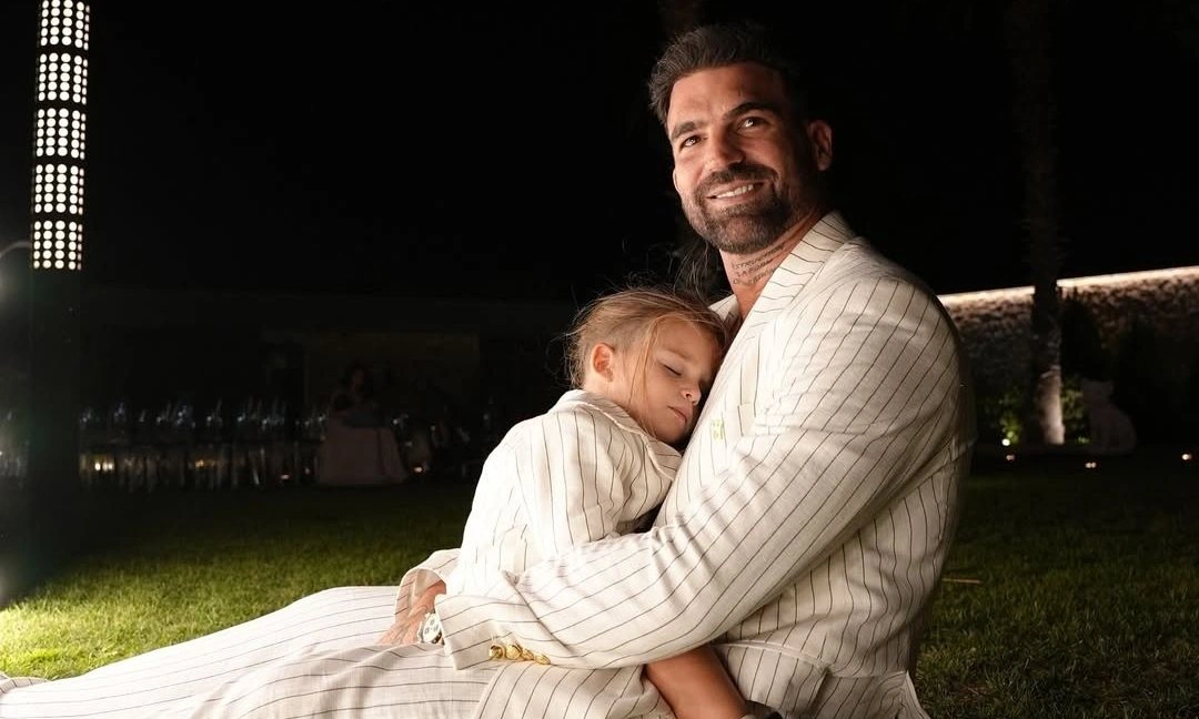 Ο Δημήτρης Αλεξάνδρου και το τρυφερό throwback με τον γιο του, Πάρη (ΒΙΝΤΕΟ)