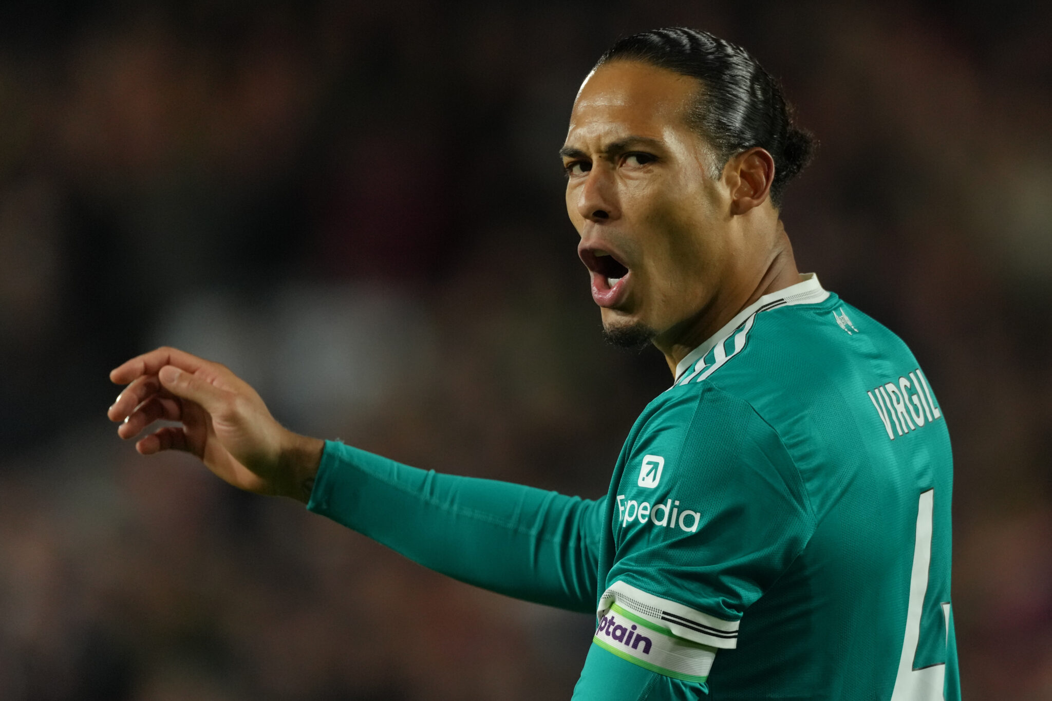 Φαν Ντάικ: «Η κατάσταση είναι ένα χάος, απογοητεύουμε τον Σλοτ και τους εαυτούς μας»