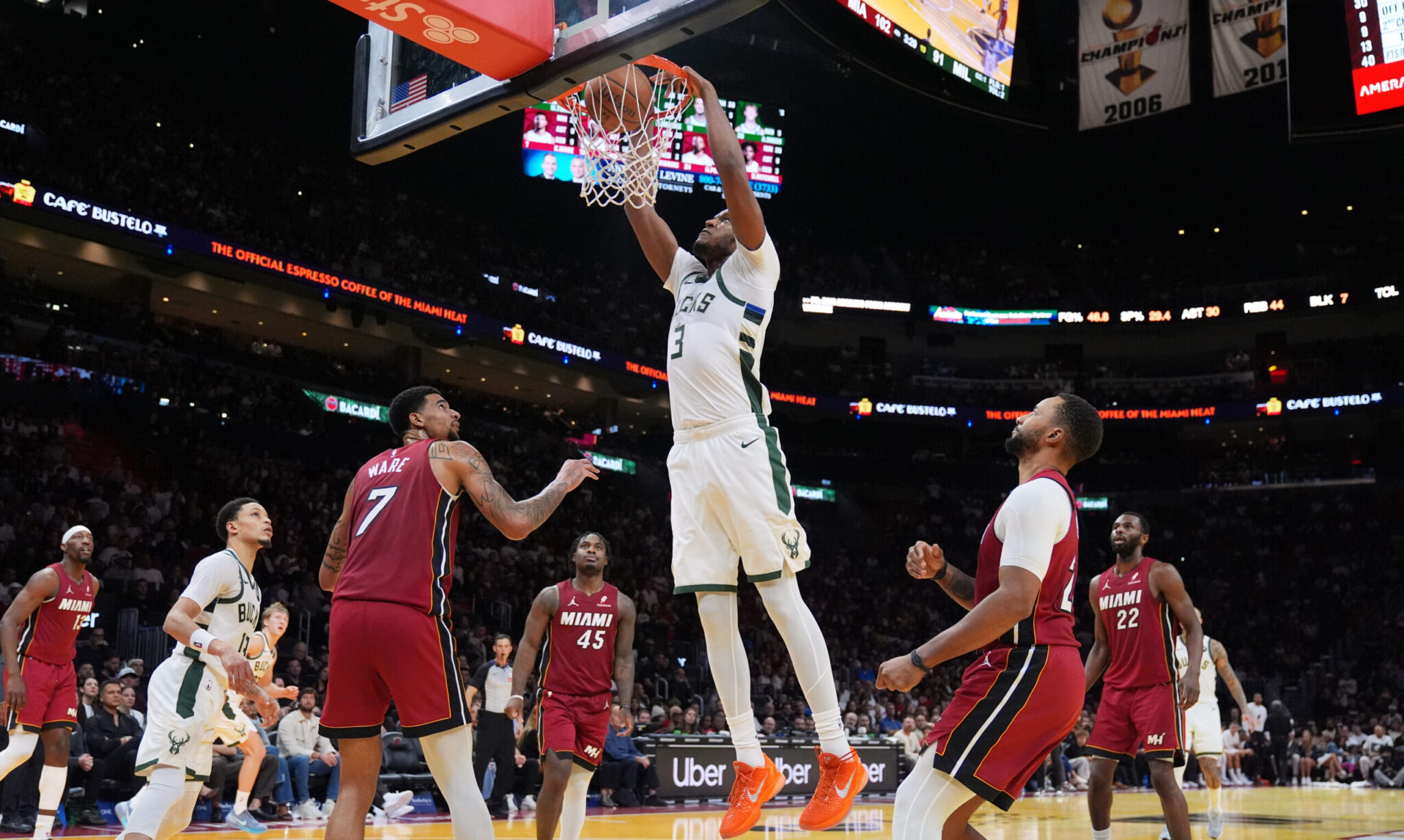 Χωρίς τον Γιάννη Αντετοκούνμπο οι Μπακς λύγισαν στο Μαϊάμι