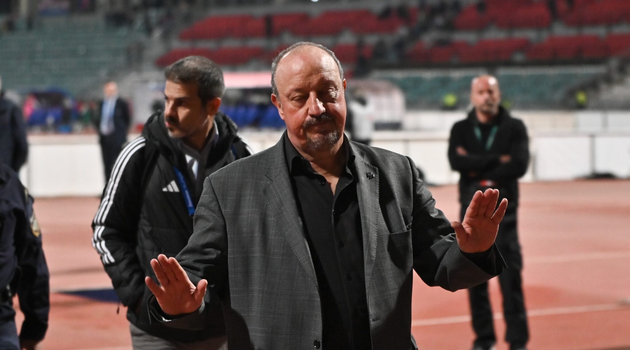 Μπενίτεθ: «Θα ξεπεράσουμε τις δυσκολίες με σκληρή δουλειά»