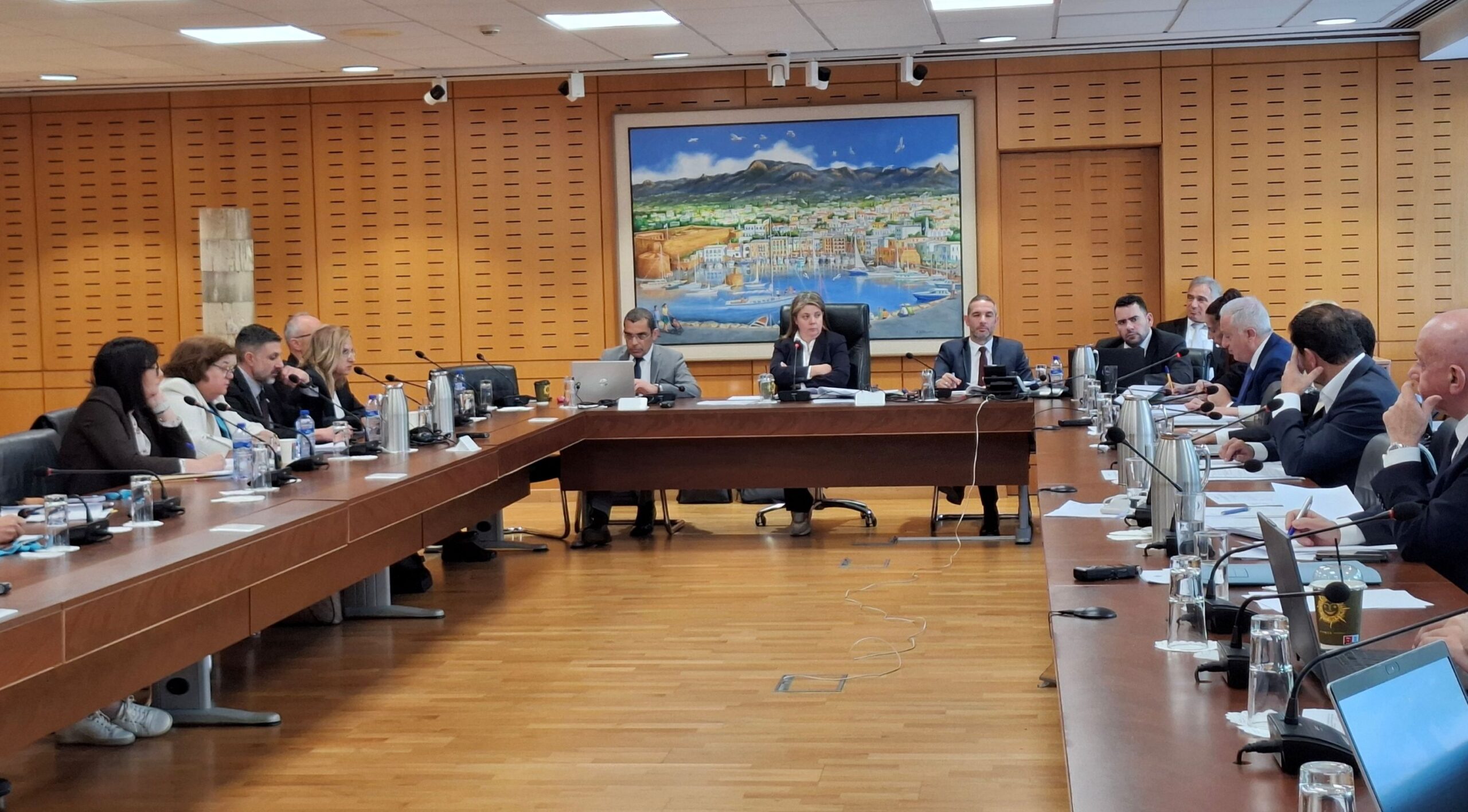 «Είστε πολιτικά ανεπαρκής»: Χαμός στη Βουλή με Χαρτσιώτη και ΑΚΕΛ, σηκώθηκε και έφυγε πριν λήξει η συνεδρία