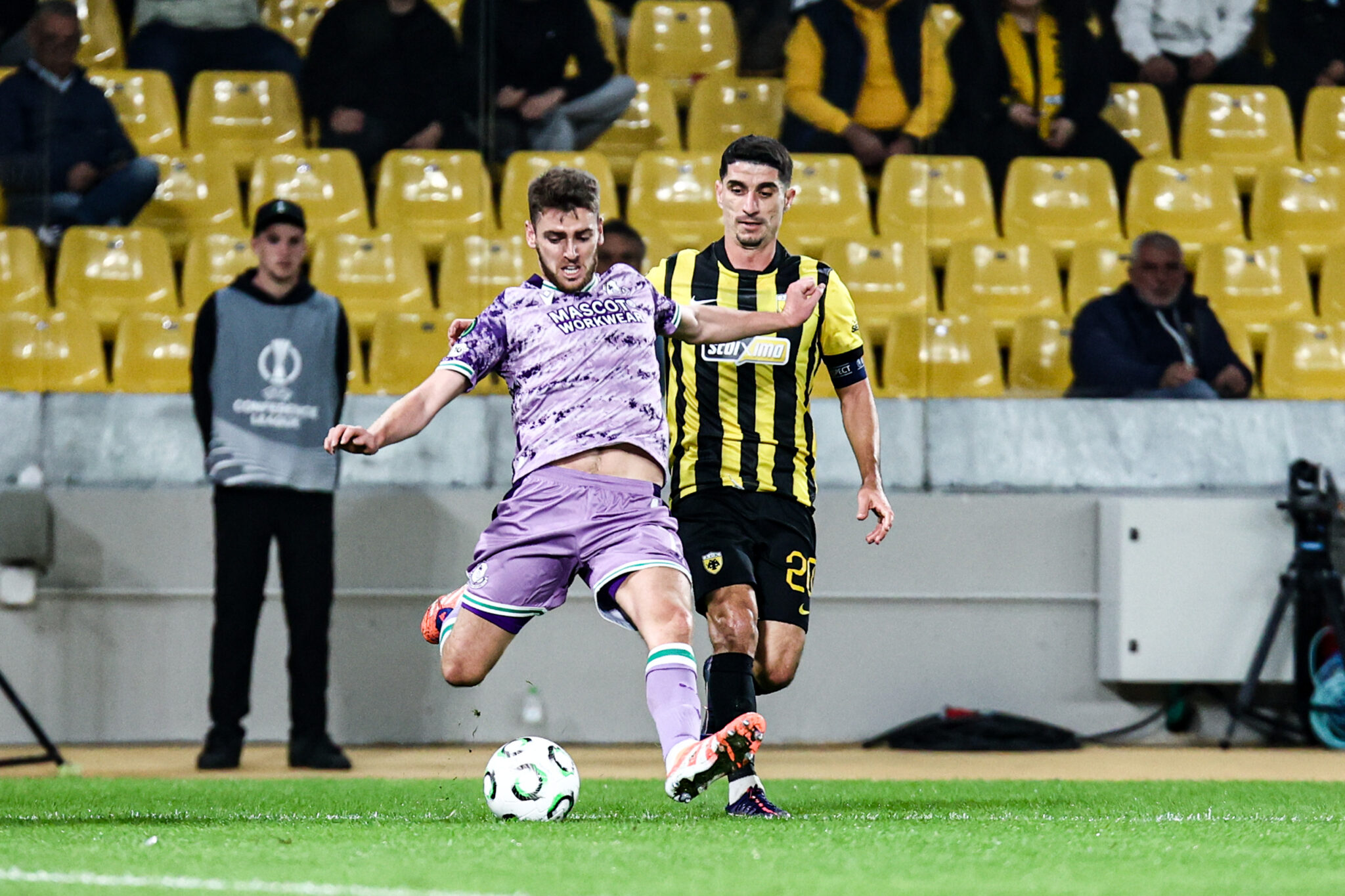 Γλίτωσε το κάζο στο φινάλε η ΑΕΚ αλλά η οκτάδα… απομακρύνεται