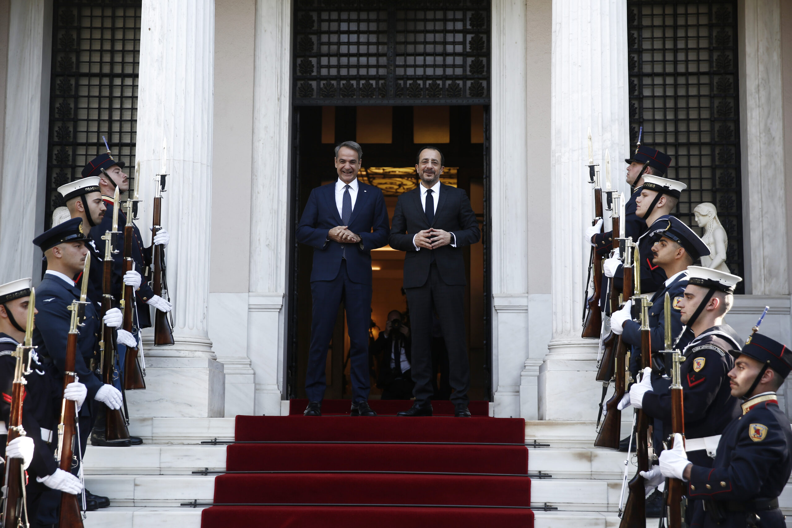 Οι πρώτες εικόνες από τη συνάντηση Χριστοδουλίδη