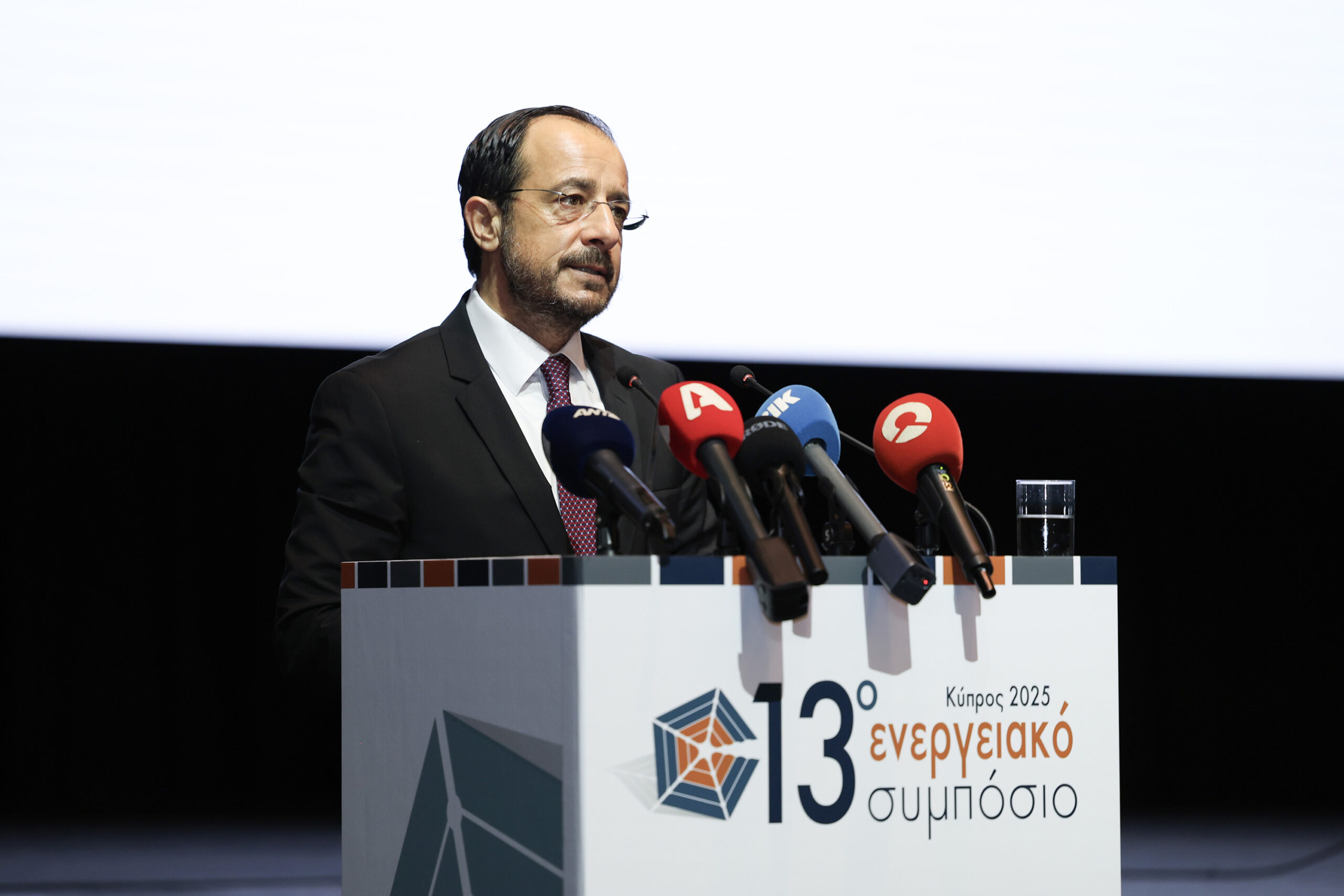 Συζητάει την ηλεκτρική διασύνδεση και με άλλες γειτονικές χώρες η Κυβέρνηση