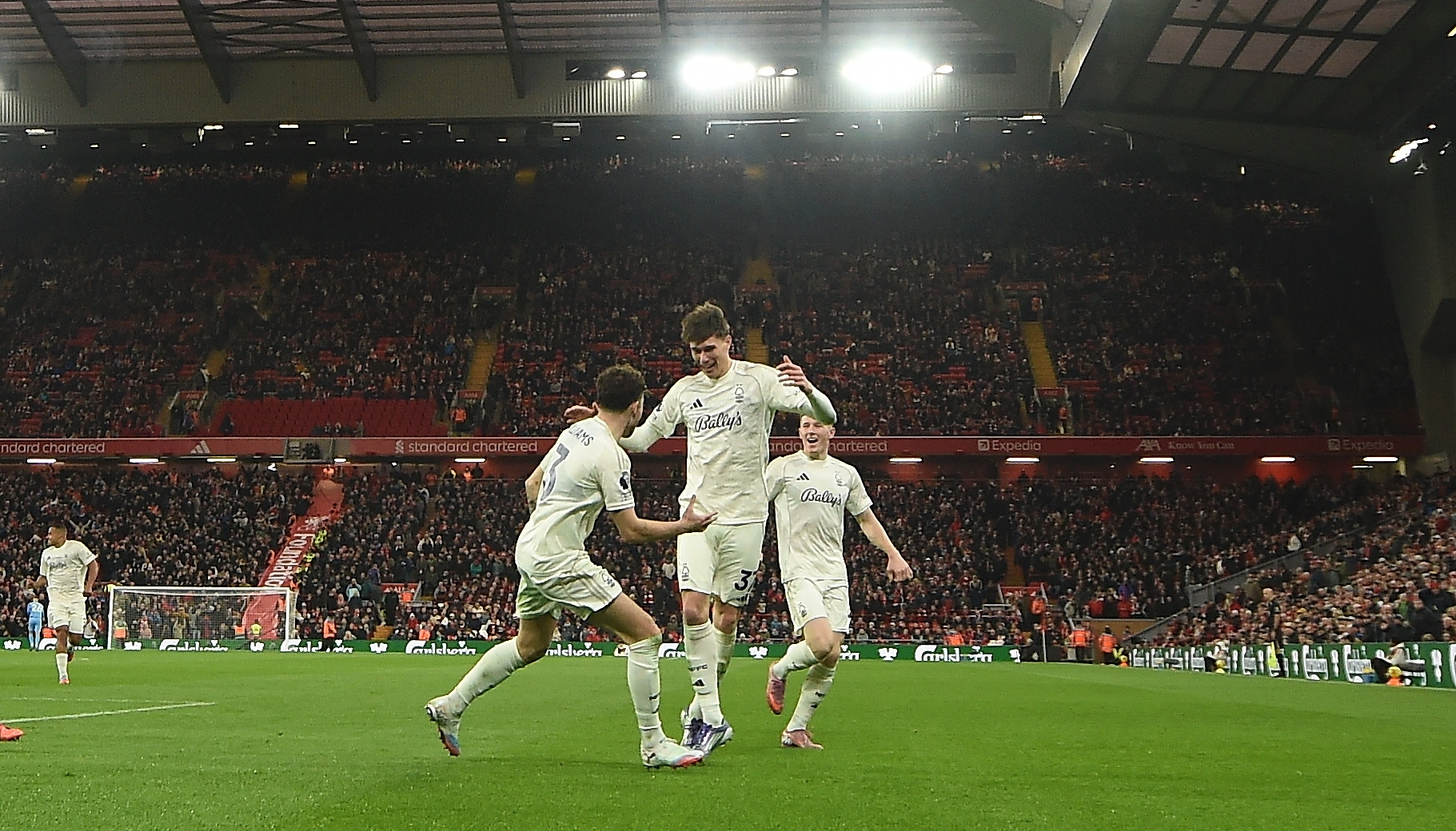 Πέρασε με τριάρα από το Άνφιλντ και βύθισε τη θλιβερή Λίβερπουλ η Νότιγχαμ Φόρεστ (ΒΙΝΤΕΟ)