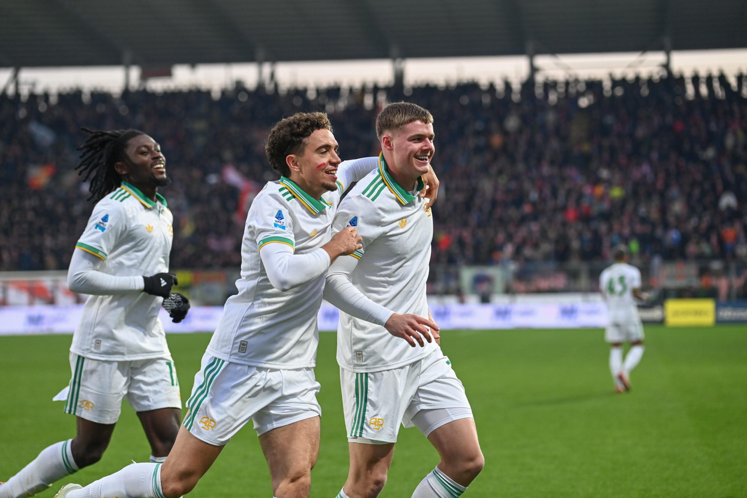 Σούπερ Ρόμα, έριξε τριάρα και συνεχίζει στην κορυφή