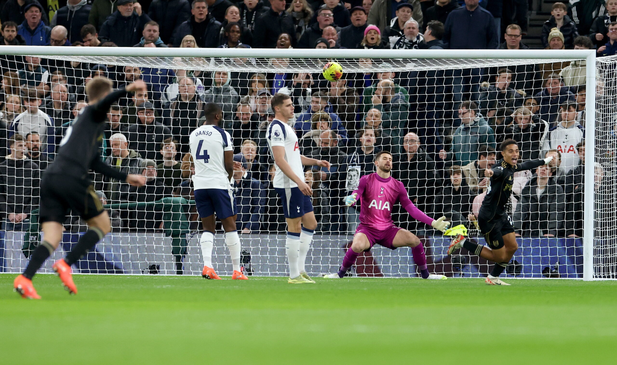 Τραγική Τότεναμ, έχασε και από τη Φούλαμ