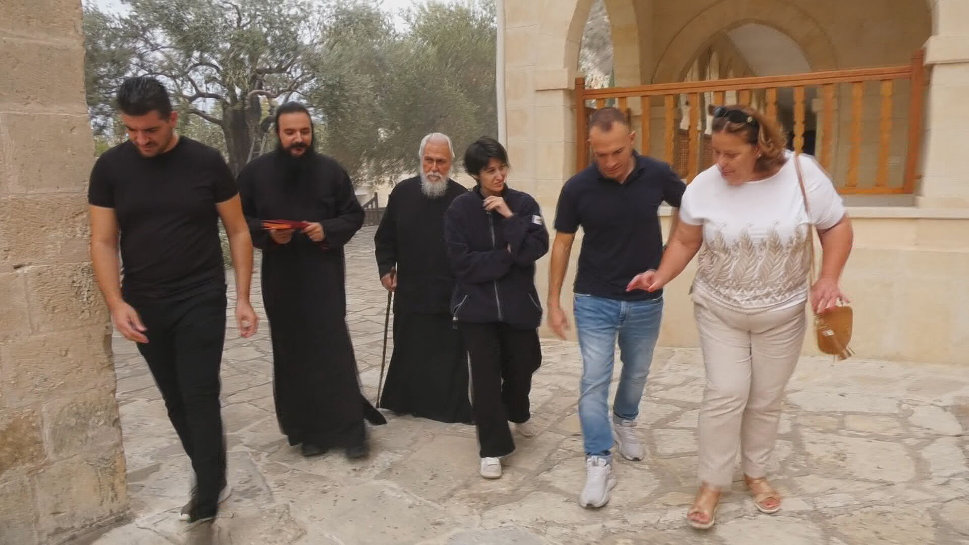 «Δεν είναι τόσο δραματική η κατάσταση»: Ρωγμή έξι μέτρων μετά τους σεισμούς στη Μονή Αγίου Νεοφύτου