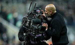 Ο Γκουαρδιόλα αρπάχτηκε με διαιτητές, αντιπάλους, μέχρι και… κάμεραμαν μετά την ήττα της Σίτι