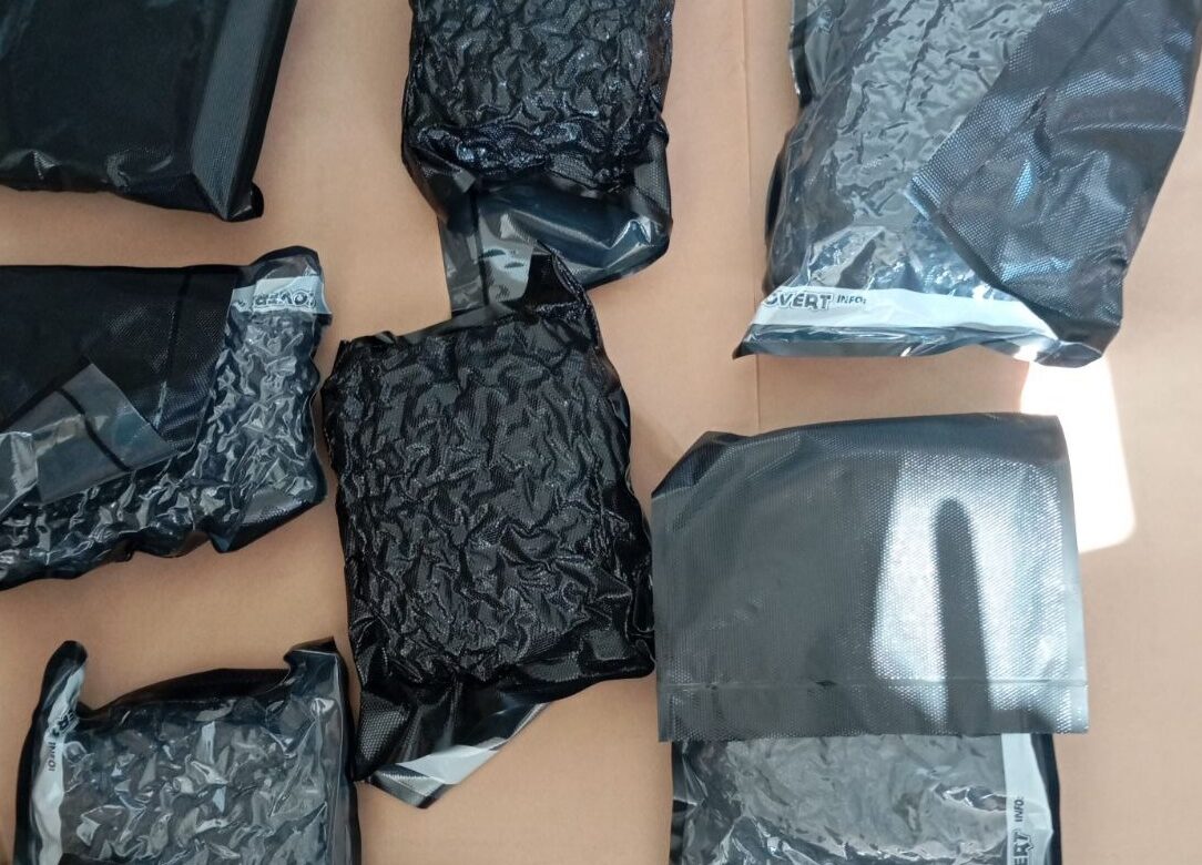 ΦΩΤΟ: Έστειλαν στην Κύπρο με κούριερ 25 κιλά κάνναβης