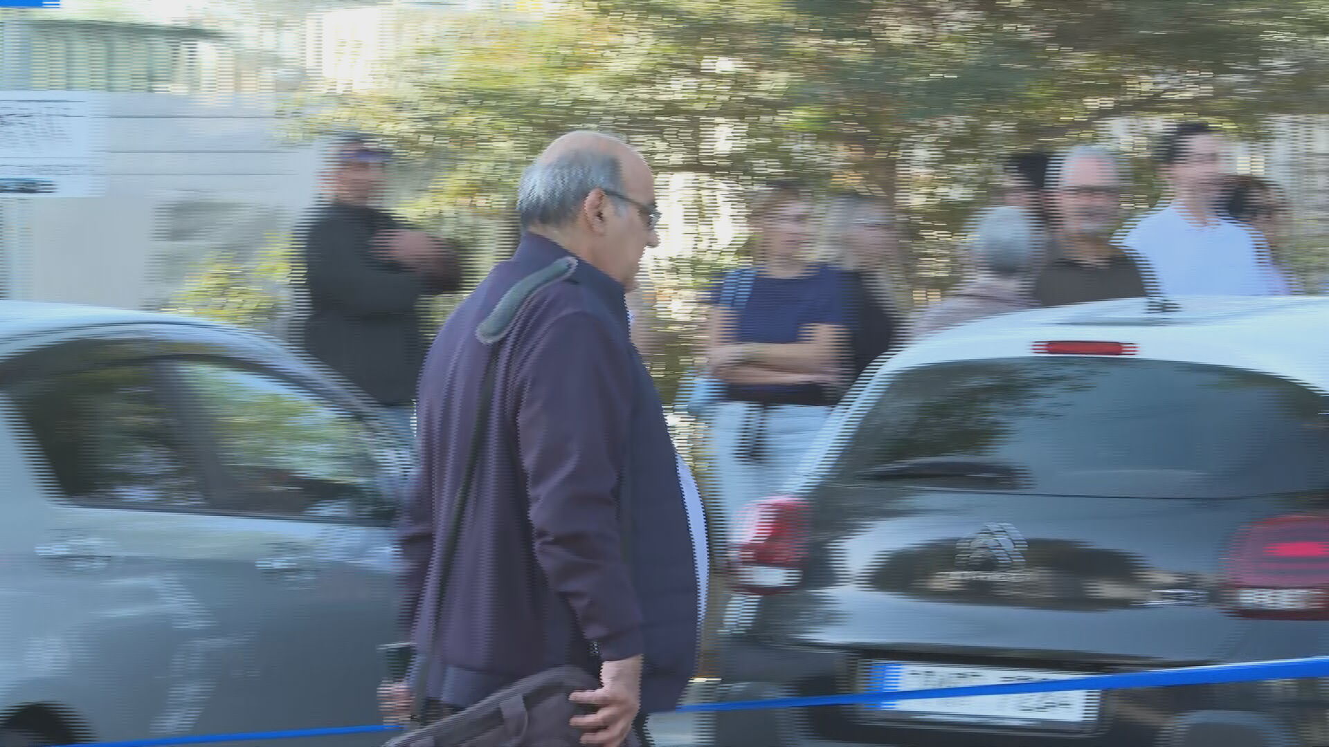 ΒΙΝΤΕΟ: Έξω από τη Βουλή δεκάδες εκπαιδευτικοί, διαμαρτύρονται για το σύστημα αξιολόγησης